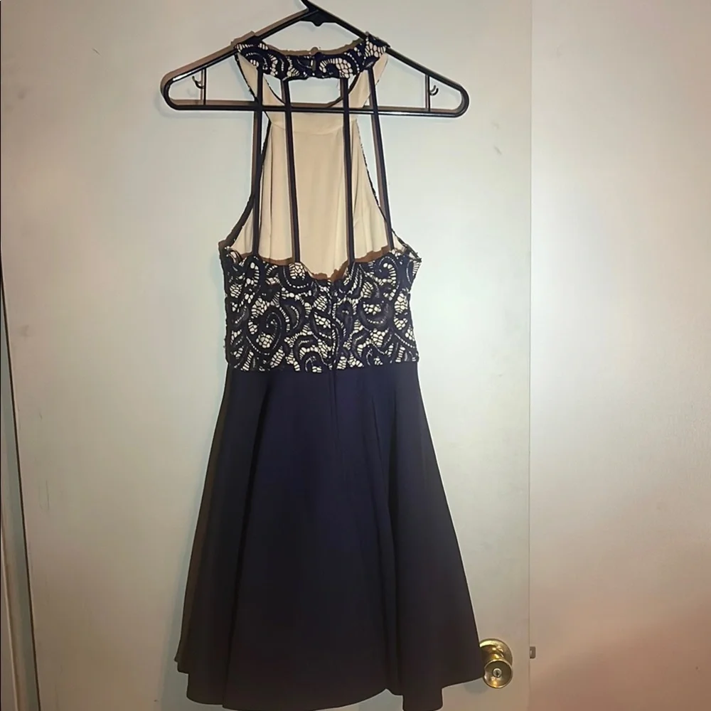 Elegant navy Lace Dress - Picture 4 of 4